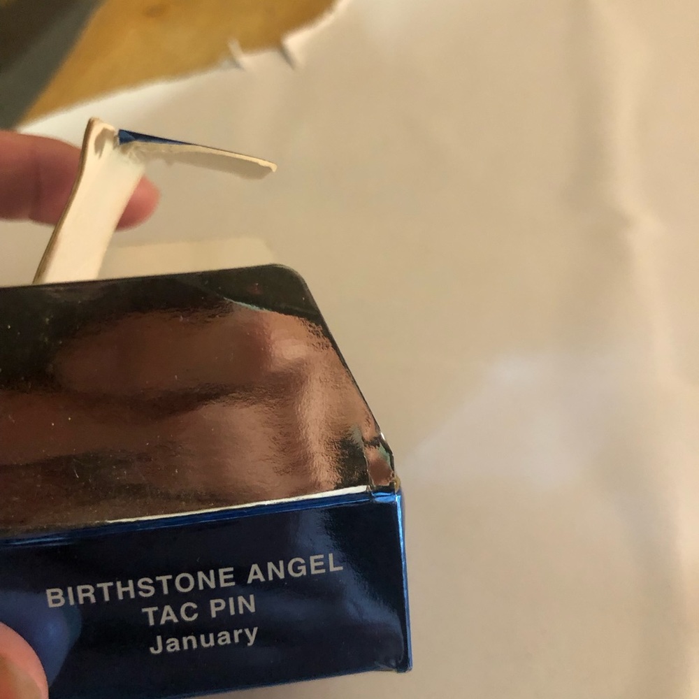 Avon birthstone Angel pin. January - Picture 6 of 6